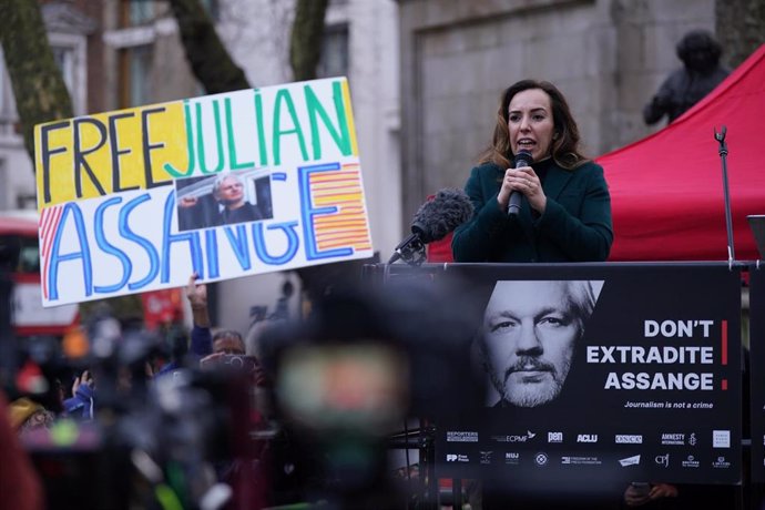 Archivo - Concentración en apoyo de Julian Assange en Londres