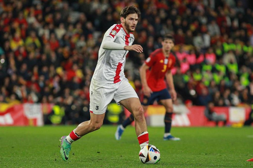 Archivo - Khvicha Kvaratskhelia of Georgia in action during the UEFA EURO 2024 European qualifier match between Spain and Georgia at Jose Zorrilla Stadium on November 19, 2023 in Valladolid, Spain.