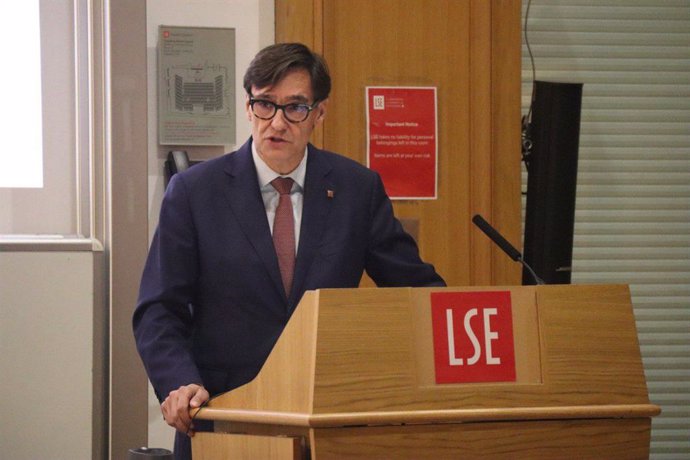 El primer secretari del PSC, Salvador Illa, en una conferència en la London School of Economics, a Londres