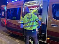 Dos heridos leves tras volcar su furgoneta y quedarse atrapados en una calle de Villaverde