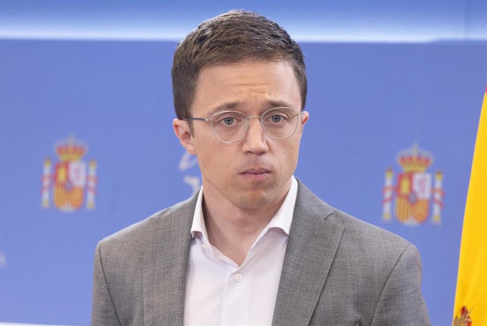 El portavoz de Sumar en el Congreso, Iñigo Errejón, ofrece una rueda de prensa, en el Congreso de los Diputados, a 21 de marzo de 2024, en Madrid (España).