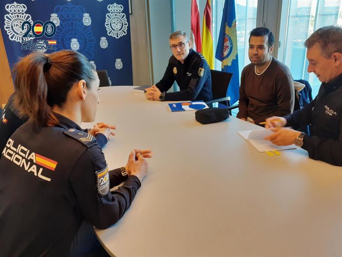 La Unidad Participación Ciudadana de la Jefatura Superior de La Rioja se reúne con la Asociación Rioja Acoge