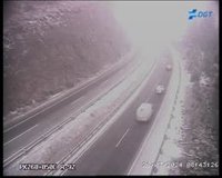 La nieve condiciona la circulación en la carretera de Sierra Nevada y en el Puerto de la Mora