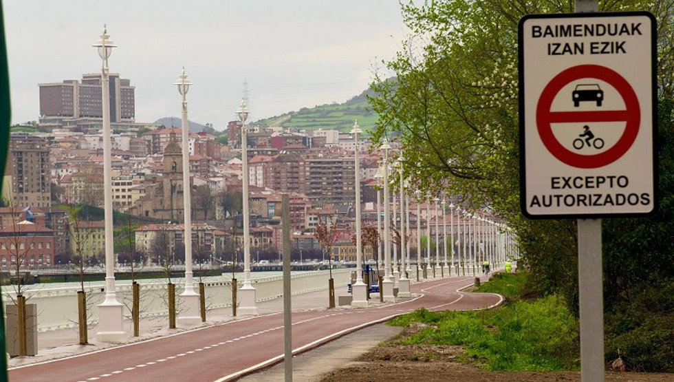 Tramo del Bulevar de la Ría en Lamiako