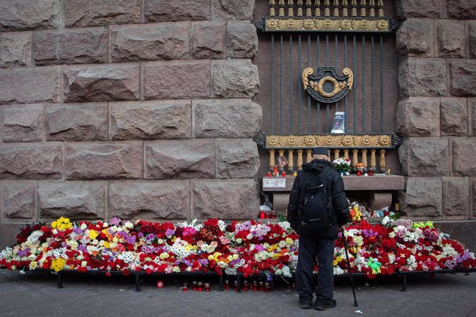 Homenaje en San Petersburgo a las víctimas del atentado del Crocus City Hall de Moscú