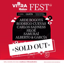 Archivo - Cartel del 'Vibra Mahou Fest' 2024 en Gijón anunciando que están agotadas las entradas.