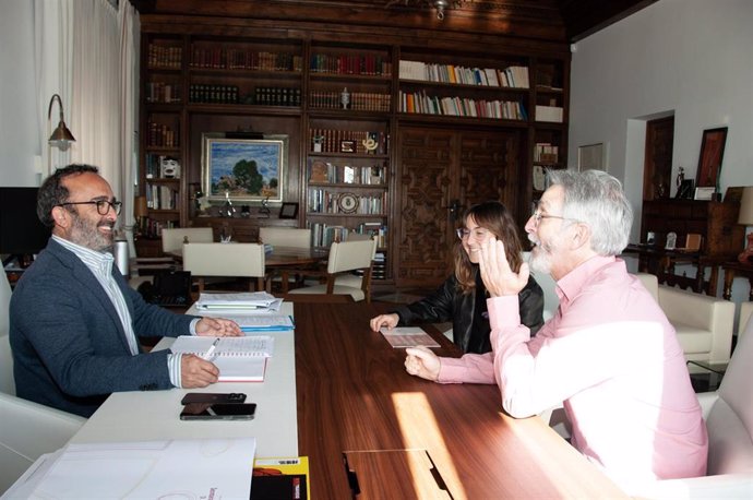 El presidente de la Diputación de Cáceres se reúne con representantes de la Asociación Empresarial Valle del Jerte