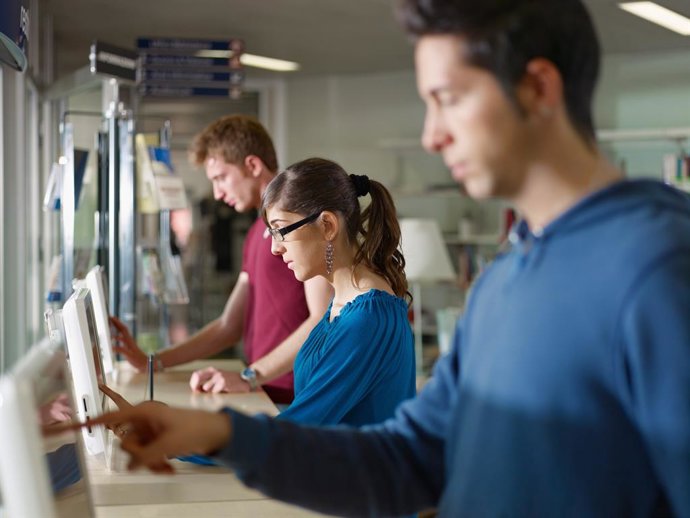 Santander dará este año en España más de 37.000 becas, ayudas y formación para mejorar la empleabilidad