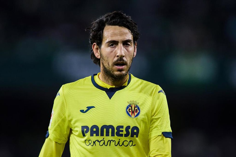 El centrocampista Dani Parejo (Villarreal CF), en el partido de LaLiga EA Sports 2023-2024 ante el Real Betis en el Benito Villamarín.