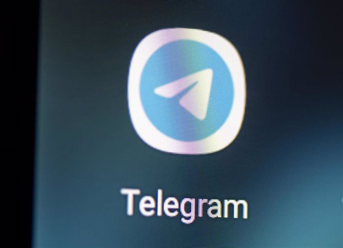 Archivo - FILED - 28 April 2021, Berlin: The logo of the messenger app Telegram can be seen on the screen of a smartphone. 
