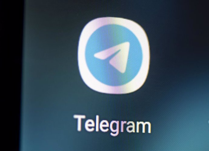 Archivo - FILED - 28 April 2021, Berlin: The logo of the messenger app Telegram can be seen on the screen of a smartphone. Telegram, the instant messaging service increasingly finding use as an online platform, is slow to delete content from right-wing ex