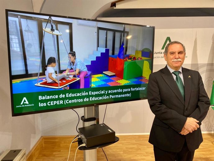 El delegado de Desarrollo Educativo y Formación Profesional de la Junta de Andalucía en Córdoba, José Francisco Viso.