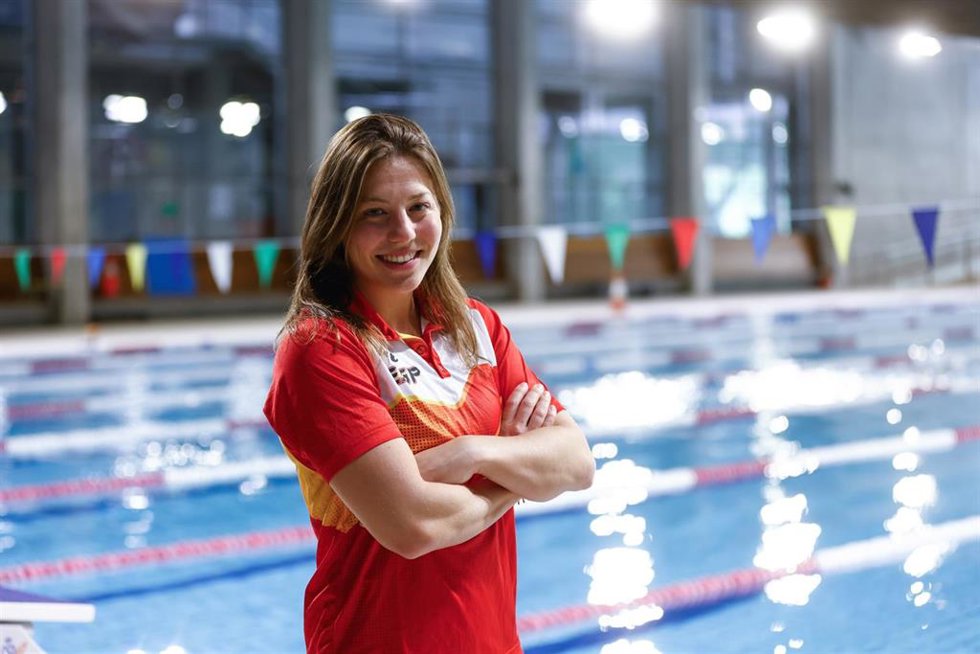 La nadadora española Nuria Marqus posa en la piscina del CAR de Madrid