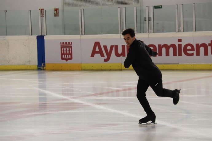 Archivo - Lloren, patinando en las instalaciones de Lobete, en Logroño