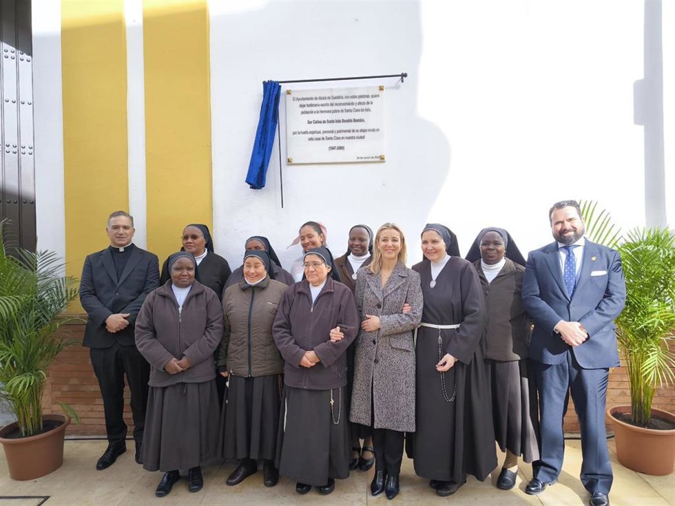 Alcalá (Sevilla) rinde homenaje a la figura de la hermana sor Celina con un azulejo en el Convento de Santa Clara