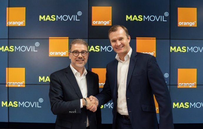 Archivo - Ludovic Pech, consejero delegado de Orange España, y Meinrad Spenger, consejero delegado de MásMóvil han firmado la constitución de la nueva 'joint venture'