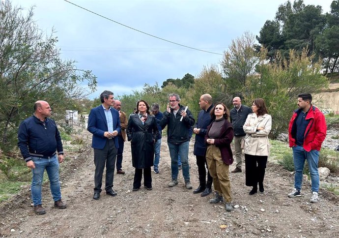 La consejera Carmen Crespo visita las obras en cauce del río Adra, en Almería