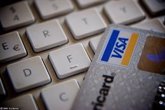 Foto: Visa y Mastercard acuerdan una reducción de comisiones en las operaciones con tarjeta de crédito