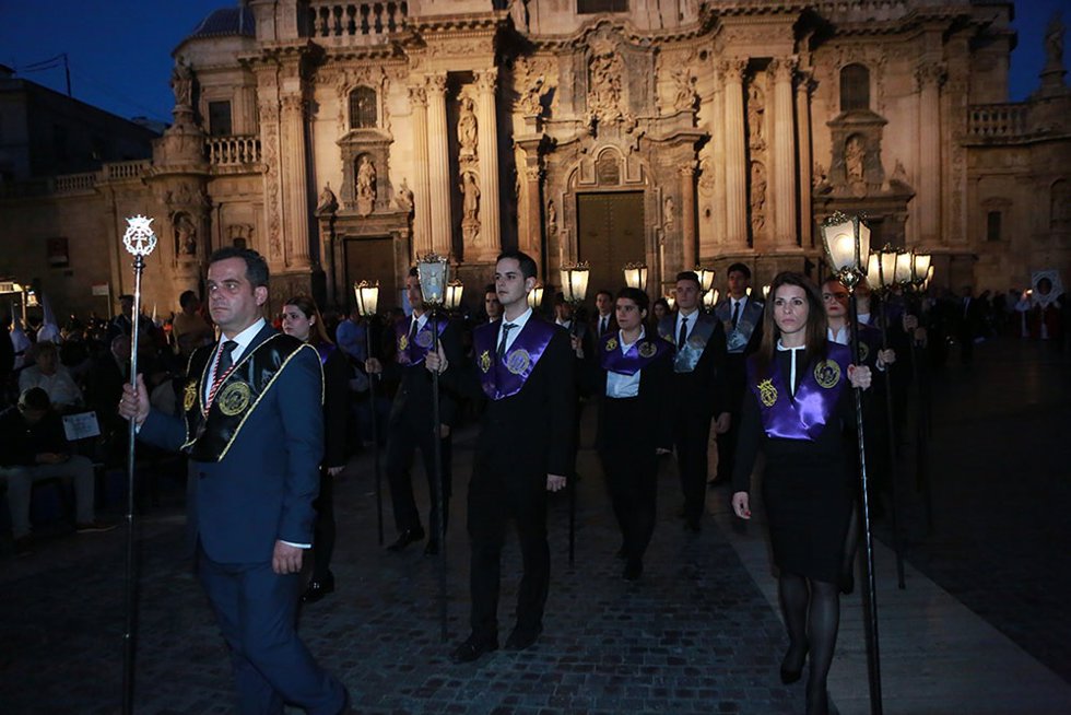 Archivo - Estudiantes de la UCAM desfilan el Martes Santo con el Cristo de la Salud