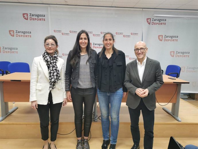 Presentación del torneo de pádel en homneaje a la trayectoria de las hermanas Sánchez Alayeto