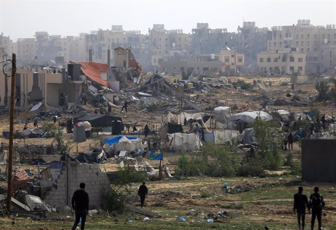 Edificios destruidos por la ofensiva del Ejército de Israel contra la ciudad de Jan Yunis, en el sur de la Franja de Gaza (archivo)