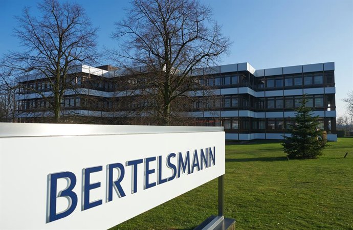 Archivo - FILED - 30 January 2014, North Rhine-Westphalia, Guetersloh: A general view of the administrative buildings of Bertelsmann. Germany's Bertelsmann is set to become the world's largest publishing group following the completion of its takeover of P