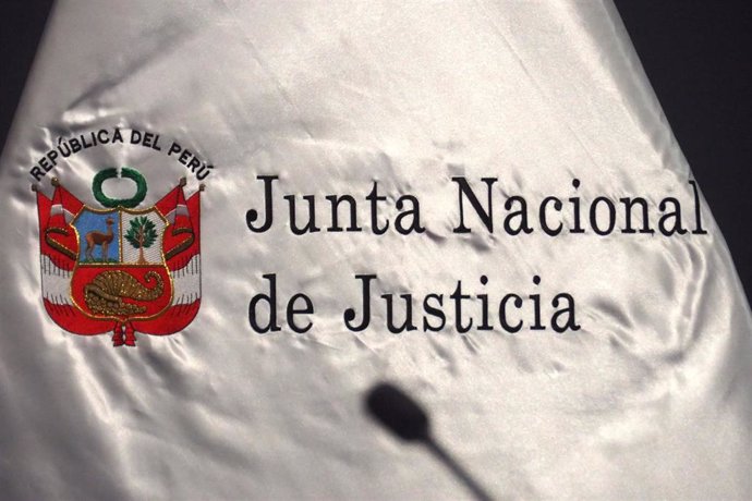 Archivo - Estandarte de la Junta Nacional de Justicia de Perú