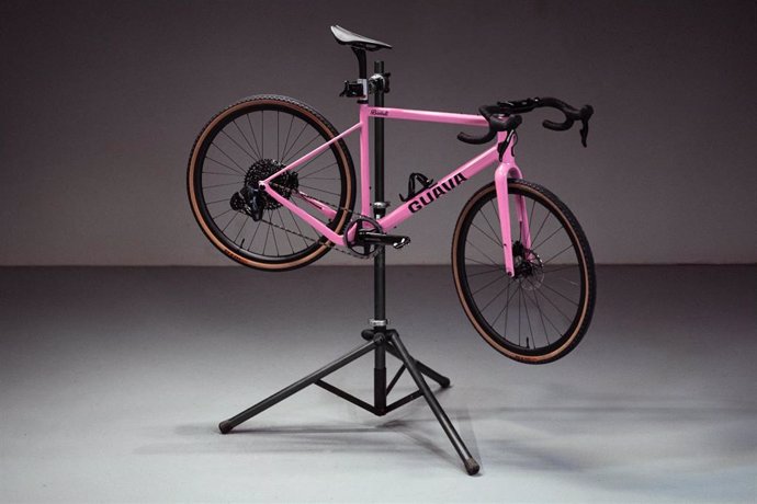 La marca de Bojan Krkic 'Guava' crea una bicicleta inspirada en Gino Bartali.