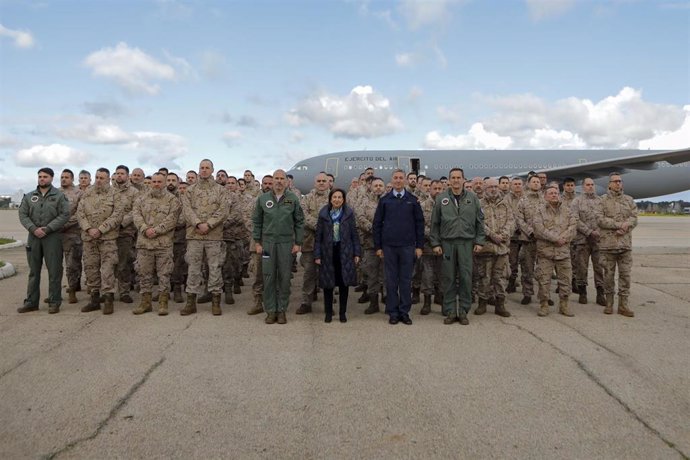 La ministra de Defensa, Margarita Robles, despide a los 150 militares que van a desplegarse en Lituania, en el marco de la misión de la Policía Aérea del Báltico de la OTAN.