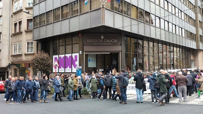 Ganaderos protestan ante la Xunta en Ourense por "decisiones políticas" que sacrifican 40 vacas en Manzaneda
