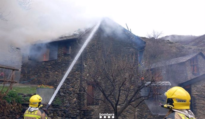 Imatge de l'incendi a Estaon (Lleida)