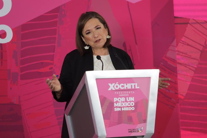 March 25, 2025, Mexico City, Mexico: The candidate for the presidency of Mexico, Xóchitl Gálvez for the Fuerza y Corazón por México alliance, speaks during the press conference called "Without Fear of the Truth." on March 25, 2025, Mexico City, Mexico.