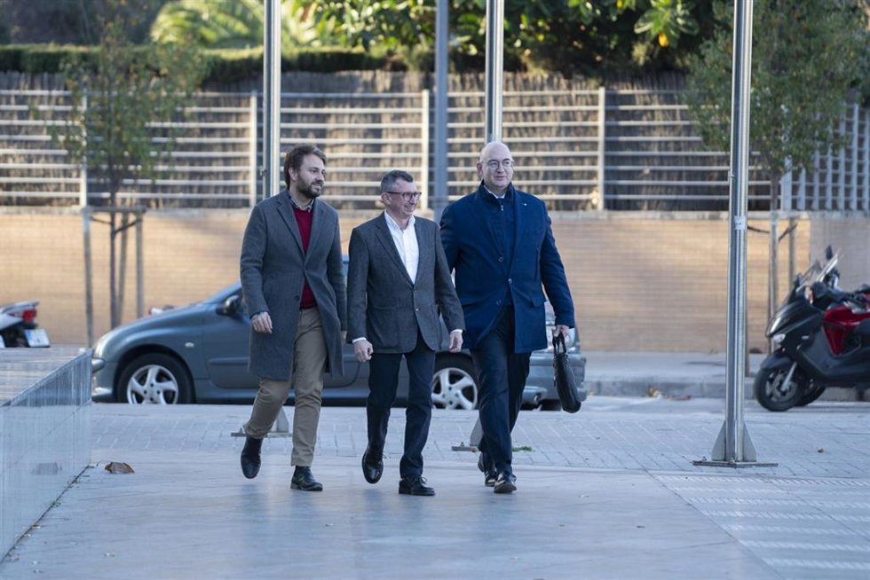 Archivo - El exjefe de gabinete de la exvicepresidenta de la Generalitat Miquel Real (c) en imagen de archivo. 