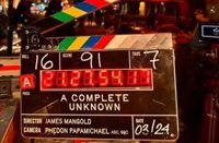 Primera imagen oficial del rodaje de A Complete Unknown, el biopic de Bob Dylan protagonizado por Timotheé Chalament