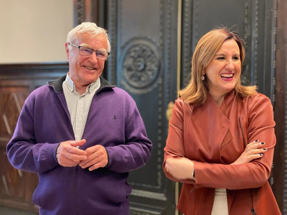 El exalcalde de Valncia y representante de Compromís, Joan Ribó, y la primera edil de la ciudad, María José Catalá (PP), durante la reunión mantenida antes de que el primero deje el acta de concejal.