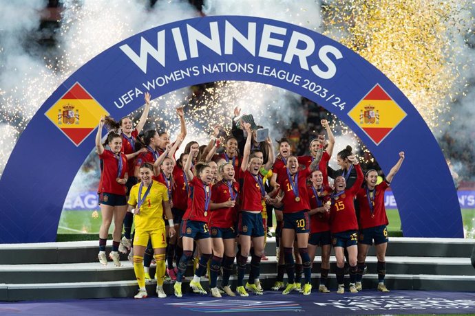 Las jugadoras de la selección española celebran la conquista de la Liga de Naciones