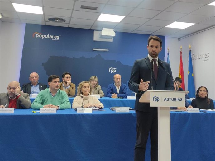 El presidente del PP de Asturias, Álvaro Queipo, interviene al inicio de la reunión del Comité Ejecutivo Regional del partido