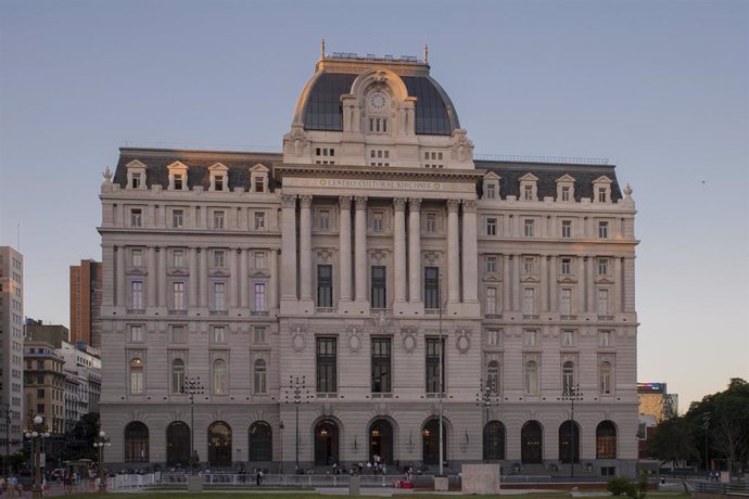 Archivo - Edificio del Centro Cultural Kirchner, en Buenos Aires (Argentina)