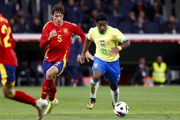 Endrick Felipe of Brazil and Robin Le Normand of Spain in action during the international friendly football match played between Spain and Brazil at Santiago Bernabeu stadium on March 26, 2024, in Madrid, Spain.