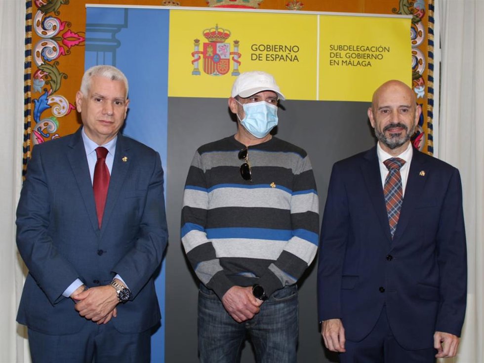Rueda de prensa de presentación del preso que será indultado por la Cofradía de El Rico, junto al hermano mayor y el subdelegado.