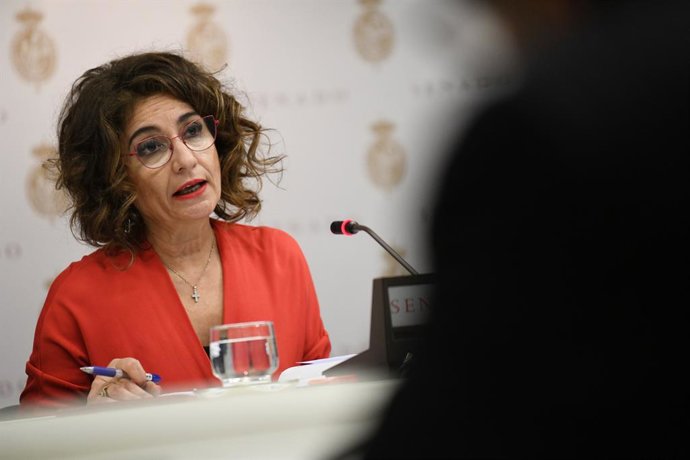 La vicepresidenta primera del Gobierno y ministra de Hacienda, María Jesús Montero, durante la Comisión de Hacienda en el Senado, a 7 de marzo de 2024, en Madrid (España). Durante la comisión, Montero ha informado sobre las líneas generales de la política
