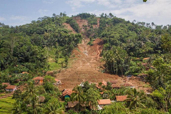 Deslizamiento de tierra en Cibenda a causa de las lluvias torrenciales en la provincia de Java Occidental, en Indonesia