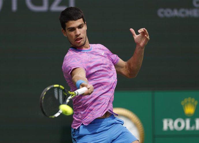 09 March 2024, US, Indian Wells: Spanish tennis player Carlos Alcaraz in action against Canada's Felix Auger-Aliassime during their men's singles second round match of the BNP Paribas Open at Indian Wells Tennis Garden. Photo: Charles Baus/CSM via ZUMA Pr