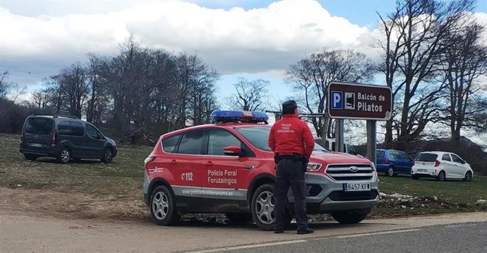Patrulla de la Policía Foral de Estella en el Balcón de Pilatos
