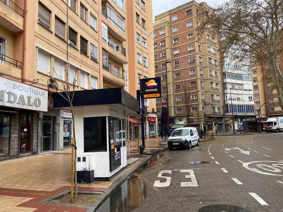 Archivo - PSOE de Valladolid acusa a Carnero de consentir que tres gasolineras abandonadas formen parte del "mobiliario urbano" .