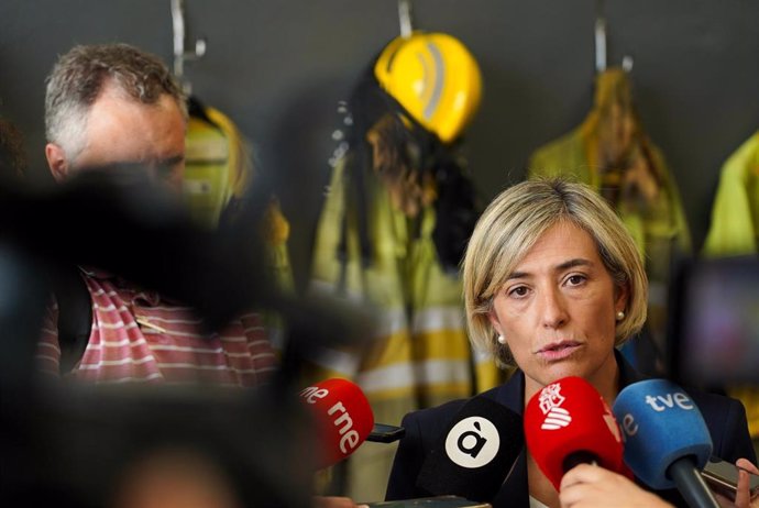 Archivo - La consellera de Justicia e Interior de la Generalitat valenciana, Elisa Núñez, comparece antes los medios tras su visita a la base de Bomberos Forestales de la Vallesa