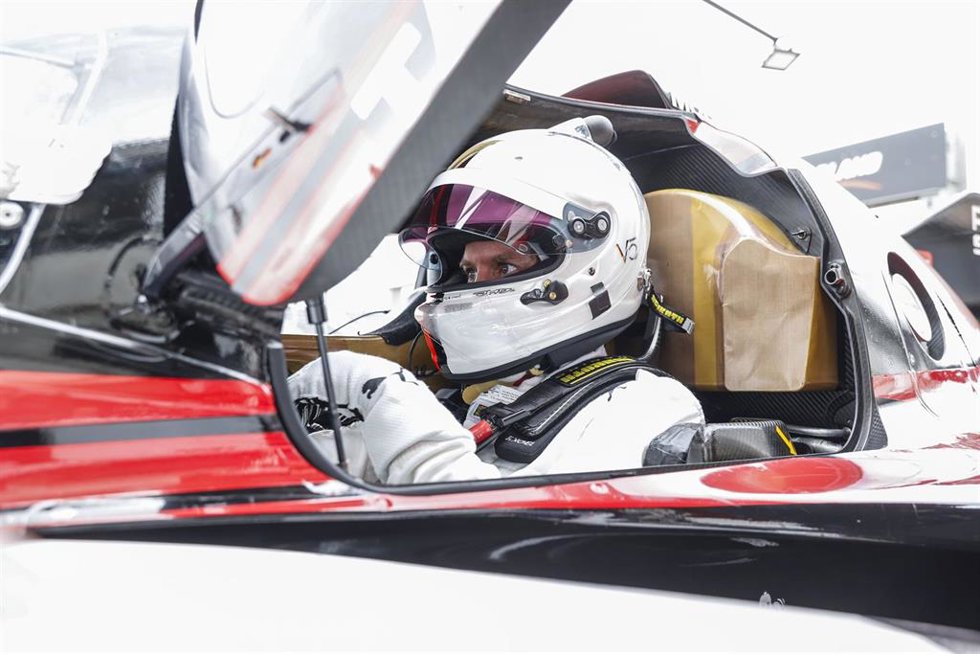 El piloto alemán Sebastian Vettel, a los mandos del Porsche 963 en un test en Motorland, en Aragón, de cara a las 24 Horas de Le Mans.