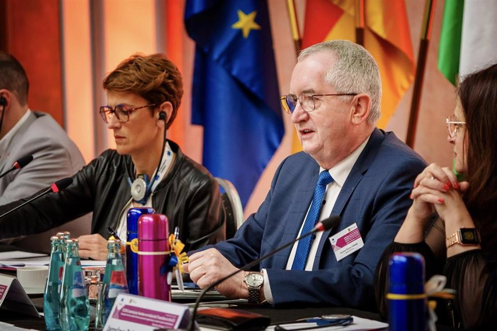 La presidenta Chivite, junto a Thomas Schmidt, ministro de Desarrollo Regional de Sajonia, durante su intervención.