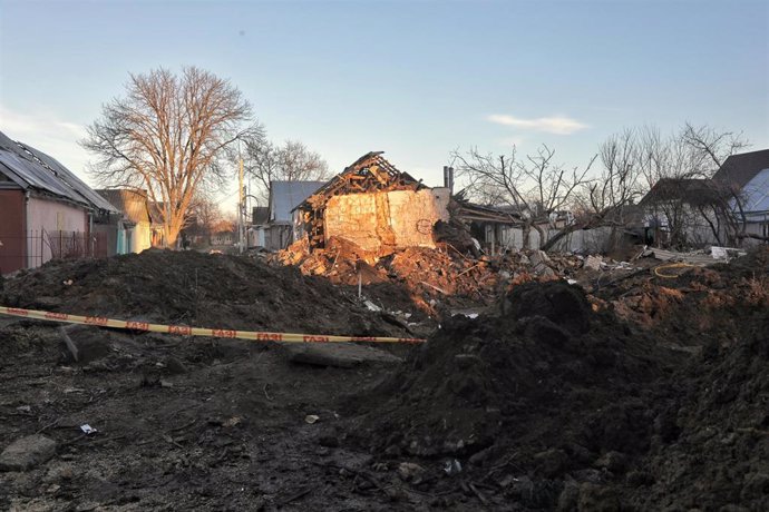 Archivo - Daños materiales tras un ataque ejecutado por el Ejército de Rusia contra la provincia de Jersón, en el este de Ucrania (archivo)