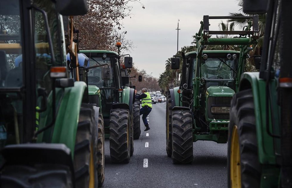 Archivo - Protesta de agricultores en Valncia
